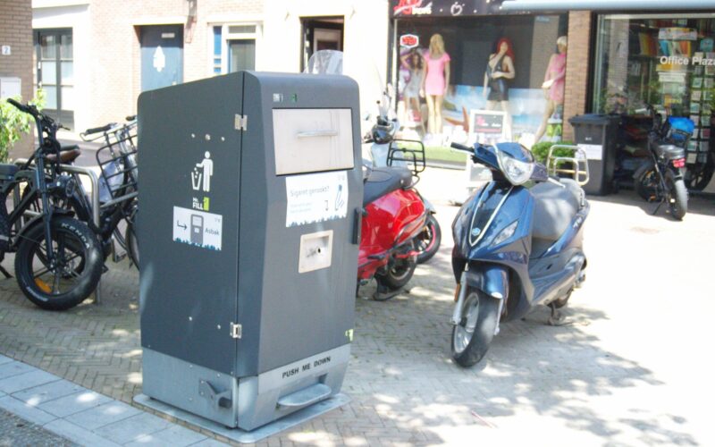 Een afvalcontainer.