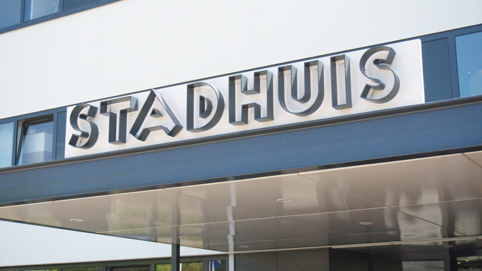 De entree van het Stadhuis