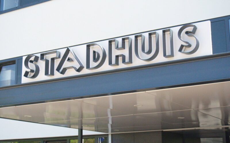 De entree van het Stadhuis