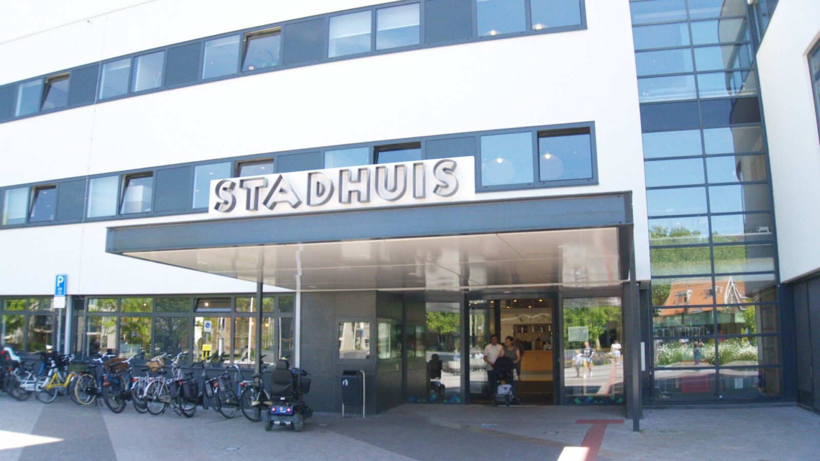 De entree van het Stadhuis in Purmerend